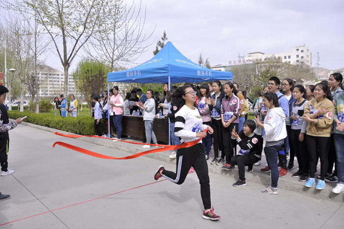 “助力夢(mèng)想 為愛(ài)奔跑”蘭州高校大型公益跑政法學(xué)院站活動(dòng)