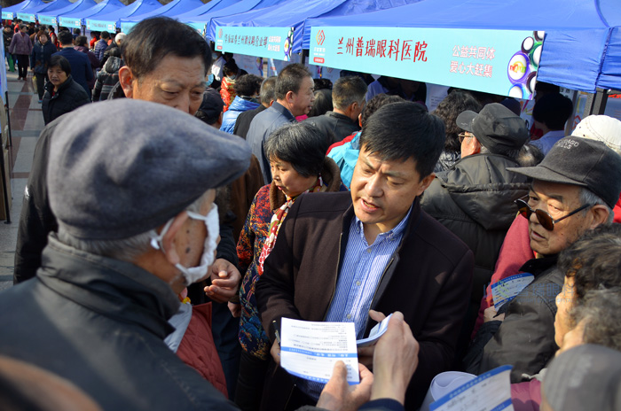 弘揚(yáng)雷鋒精神，助推文明實踐，我們在路上