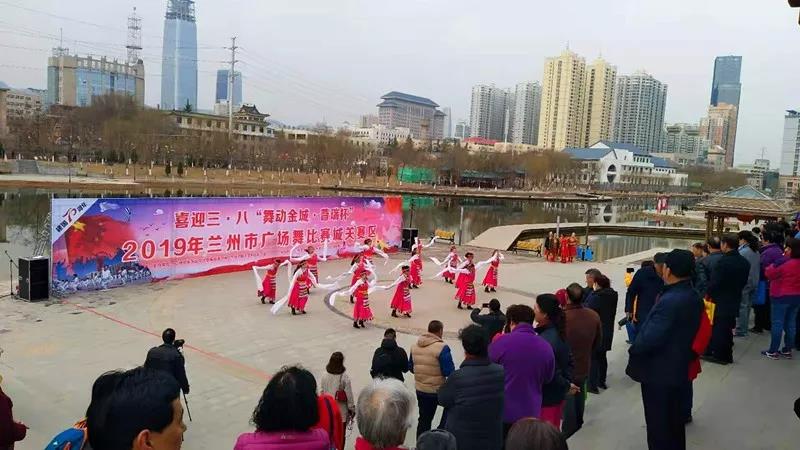 舞動金城·普瑞杯蘭州市廣場舞大賽城關(guān)賽區(qū)在雁灘公園舉行